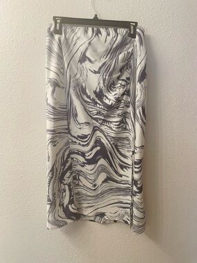 Women's Marble-Print Midi Skirt in White and Black